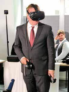 Bei der Vorstellung des Innovation Hub der Polizei Niedersachsen am 29.08.2022 hatte auch der damalige Innenminister Boris Pistorius die virtuelle Begehung eines Tatortes getestet.