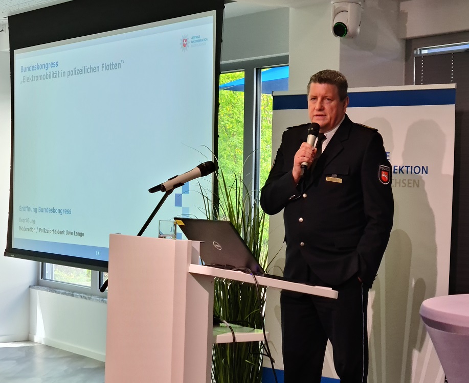 Polizeipräsident Uwe Lange hat den zweitägigen Bundeskongress „Elektromobilität in polizeilichen Flotten“ eröffnet.