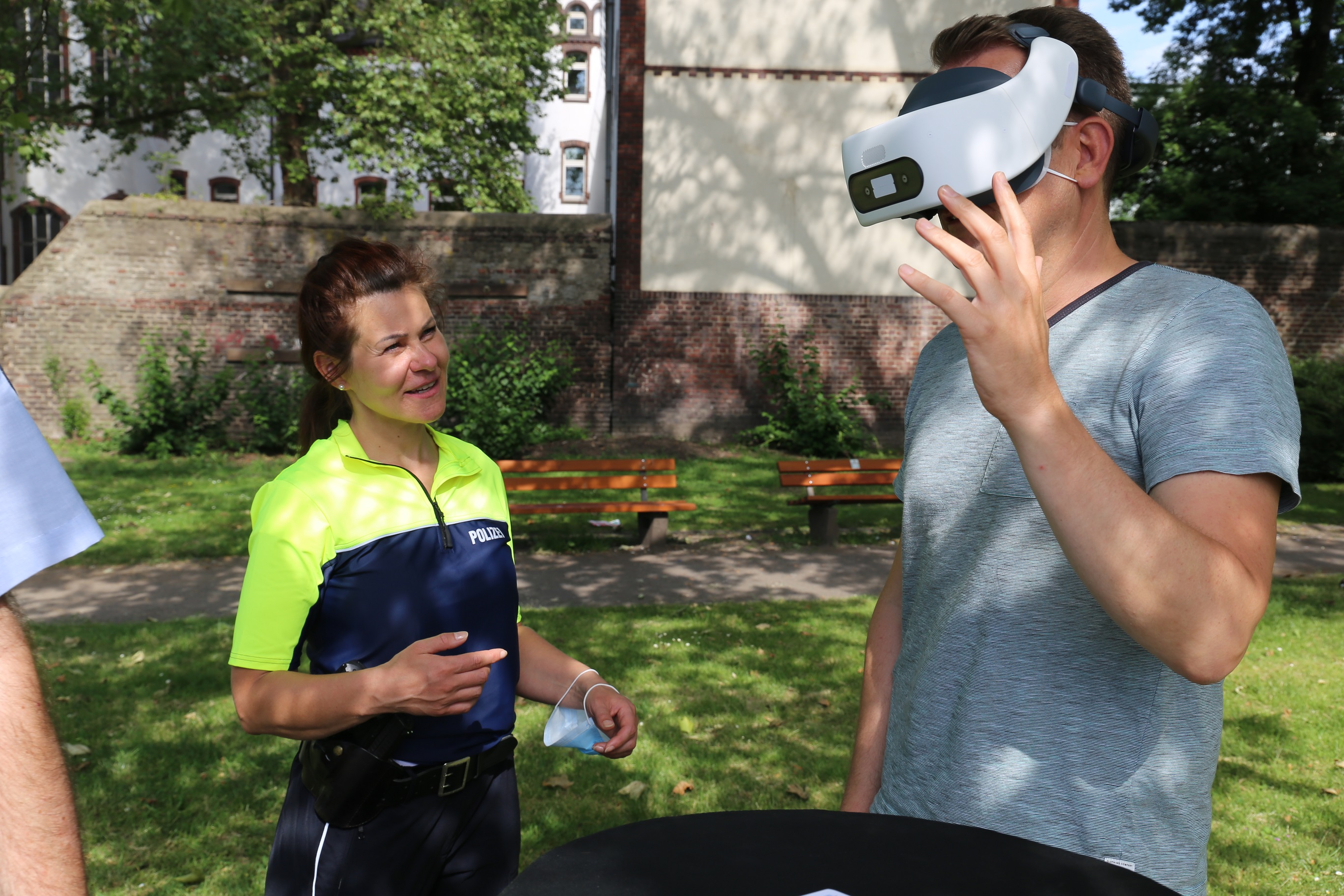 Duisburger Polizei setzt VR-Brillen im Rahmen der Verkehrsunfallprävention ein
